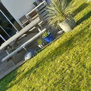 Maison Moderne Mitoyenne Exposee Plein Sud Avec Terrasse Hébergement de vacances Trégastel